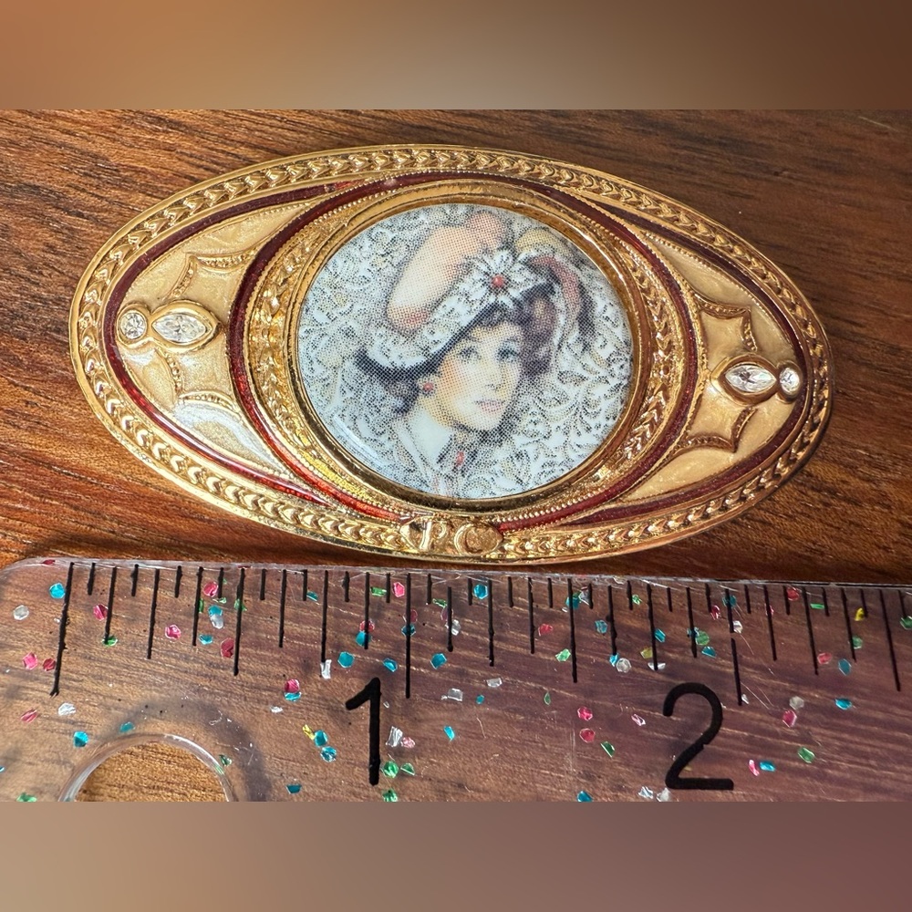 Avon President’s Club Special Edition Lady Cameo Brooch Pin - Picture 2 of 3